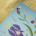 Cargar la imagen en la vista de la galería, Yoga mat with floral and bee design on a textured surface
